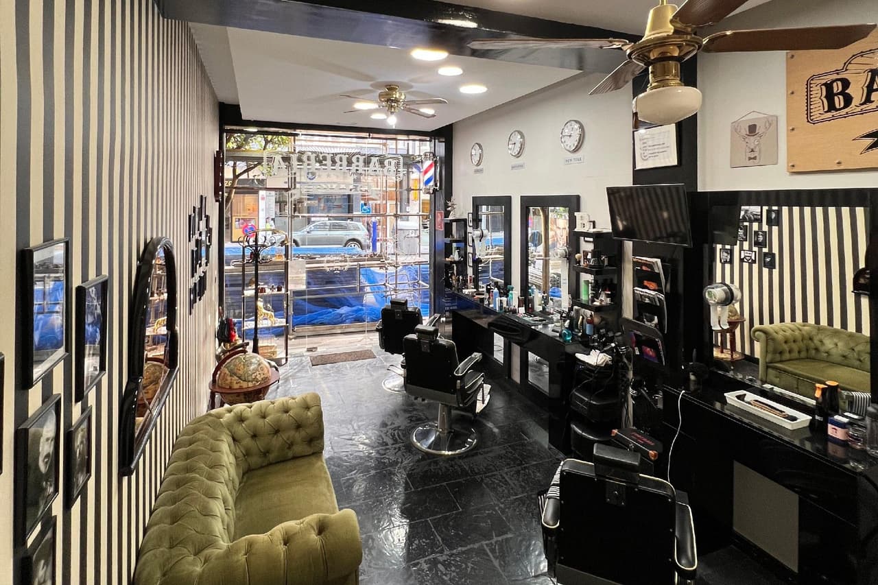 BARBERIA BRAVO'S — barbería en Santander