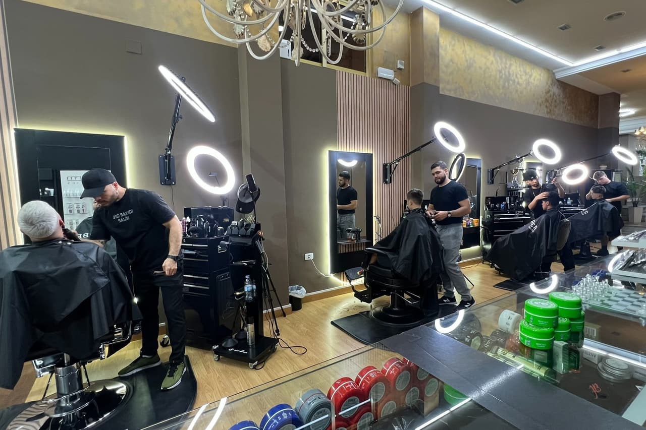 Jhei Barber Salón — barbería en Ourense