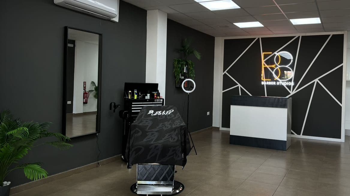 B8 BARBER STUDIOS — barbería en Bormujos