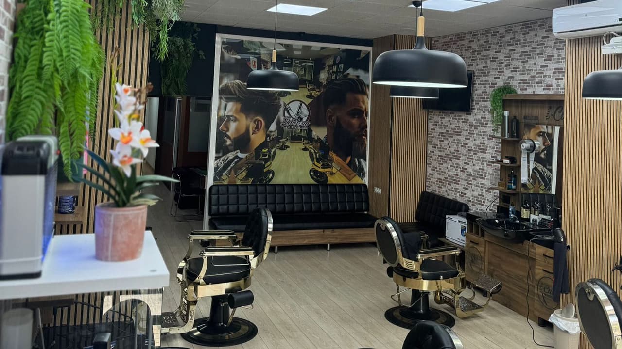 Level up barbershop Valencia — barbería en 75