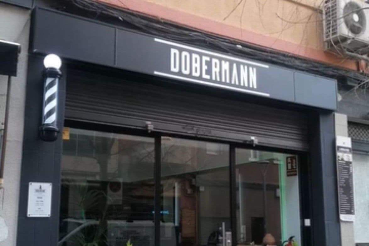 DOBERMANN BARBERIA — barbería en Molins de Rei