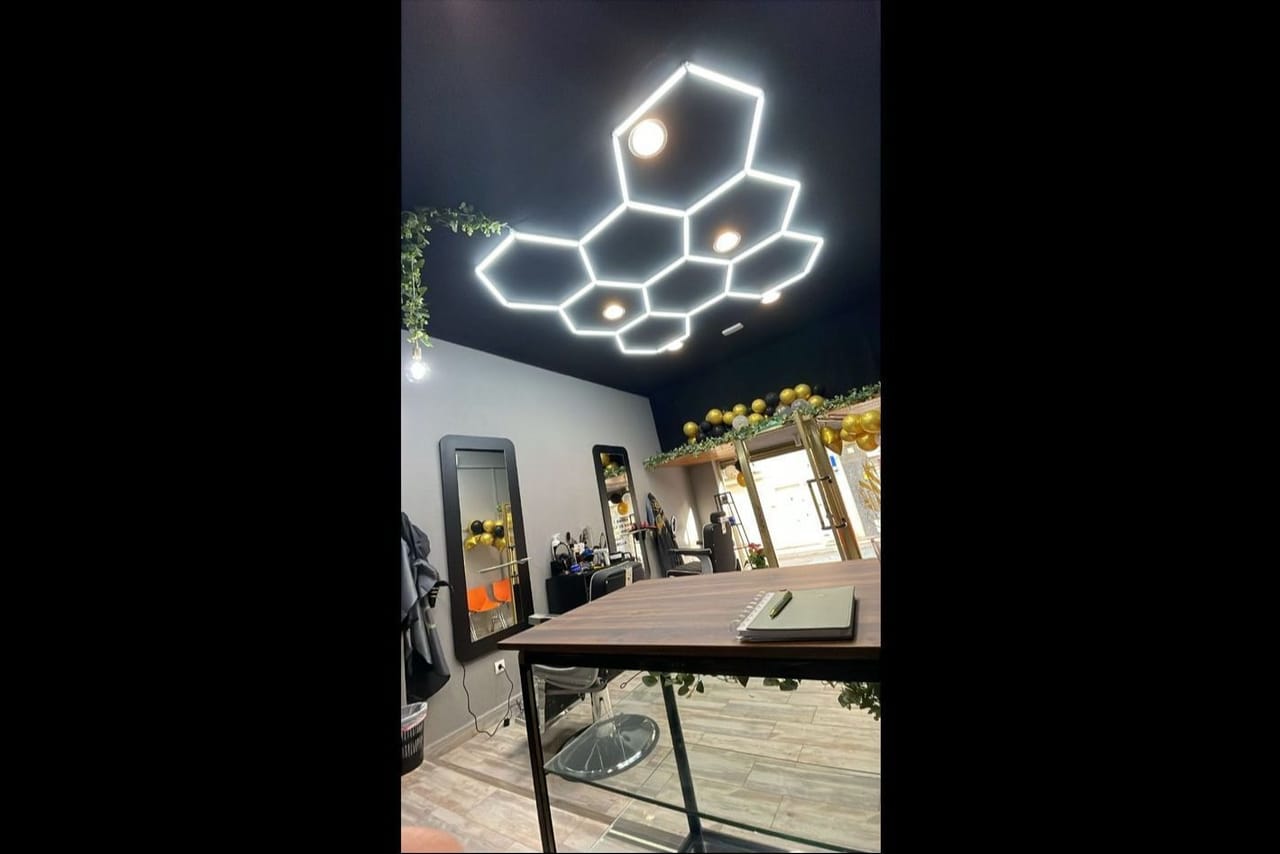 Elegant Hair Studio — barbería en Benalmádena