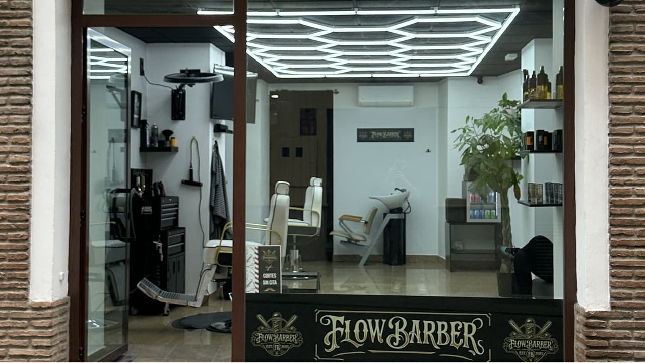 FLOW BARBER — barbería en Antequera