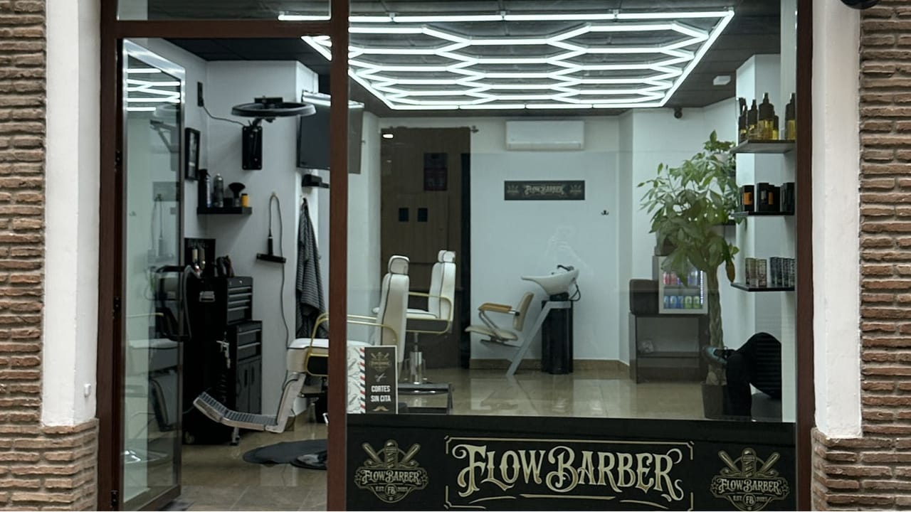 FLOW BARBER — barbería en Antequera