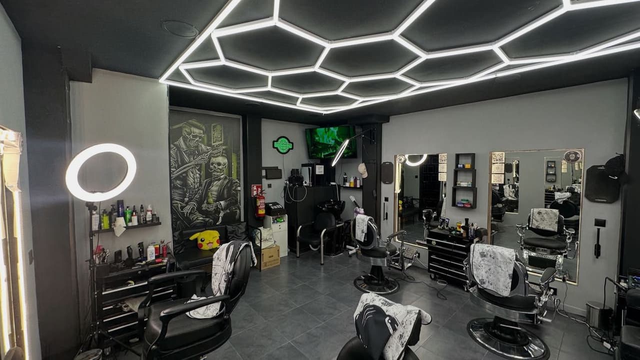 LENIS BARBER SHOP — barbería en Alcalá de Henares