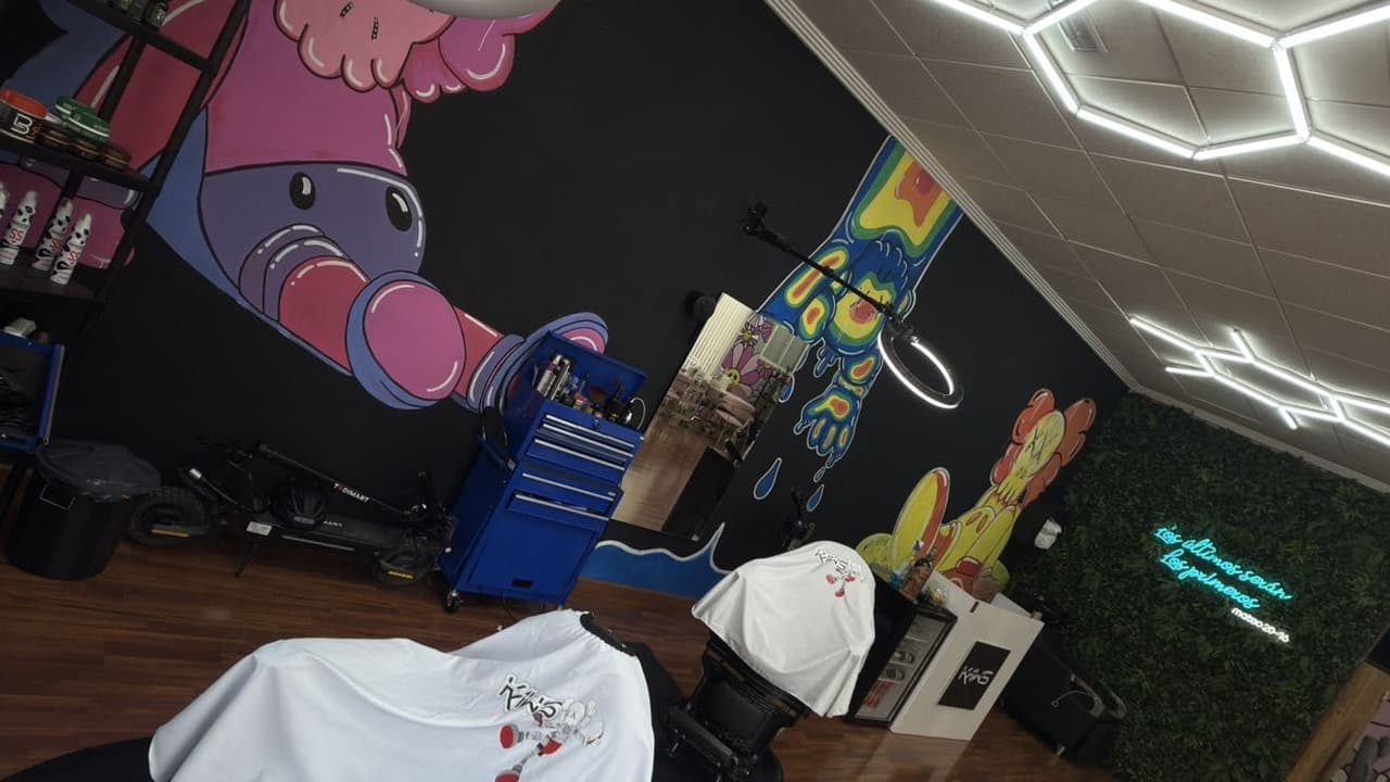 Kaws Barberia & Beauty Estudio — barbería en San Vicente del Raspeig