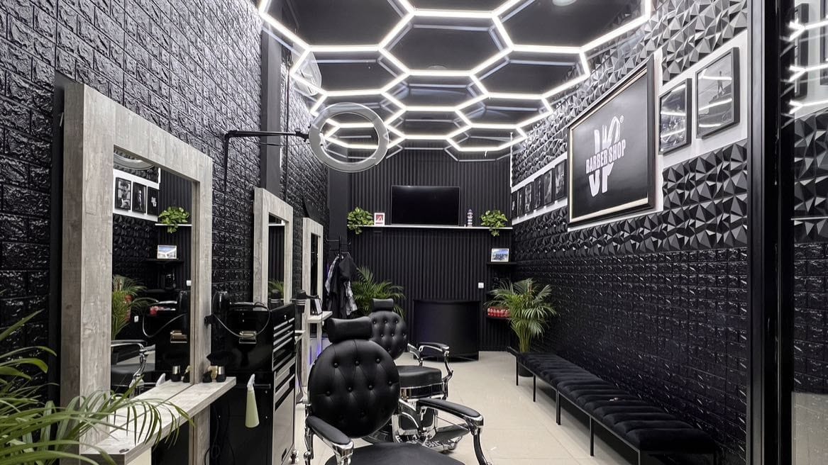JP BARBERSHOP — barbería en Vélez-Málaga