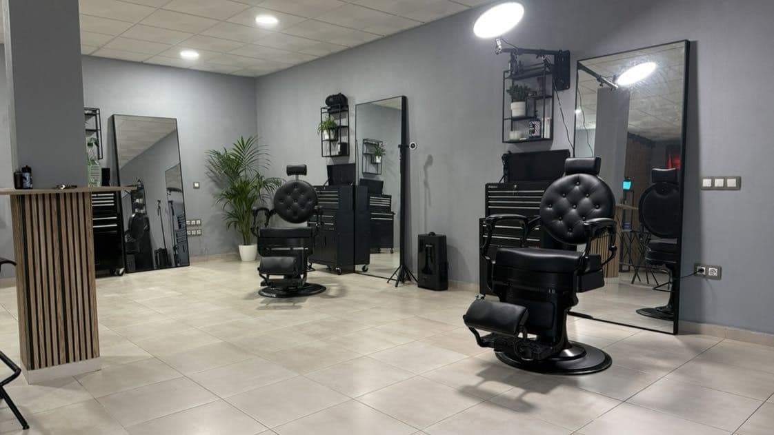 ARV BARBER STUDIO — barbería en San Antonio de Benagéber