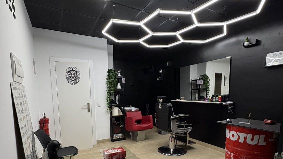 NEO BARBER STUDIO — barbería en Martos