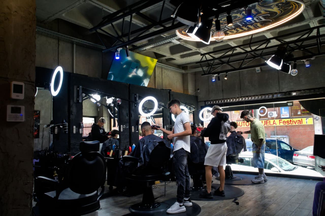 Uno de los Nuestros — barbería en Fuenlabrada