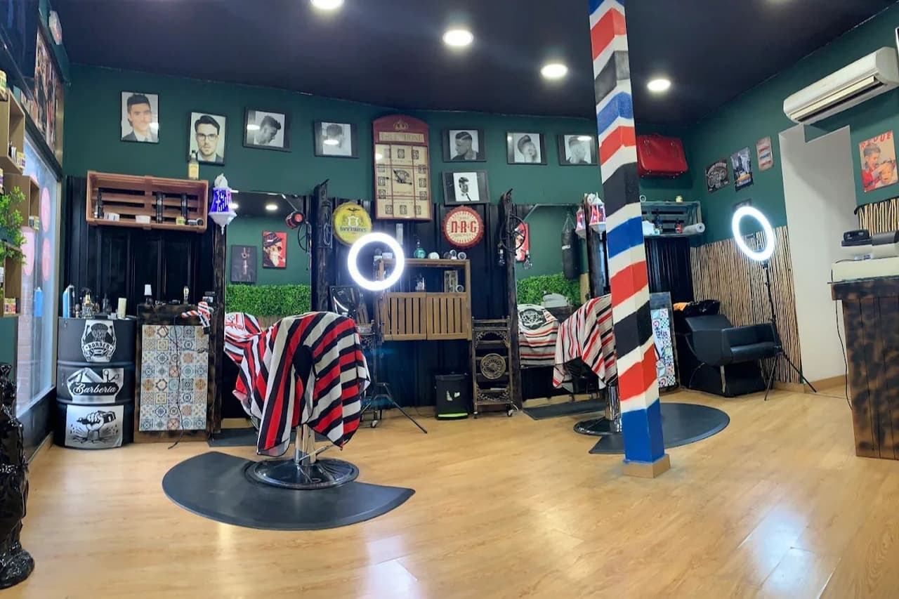 Barbería golden — barbería en 28223