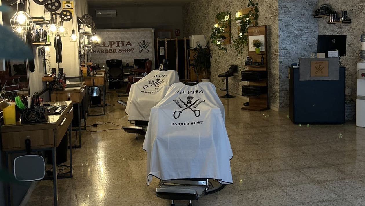 ALPHA BARBER & NAILS — barbería en Cáceres