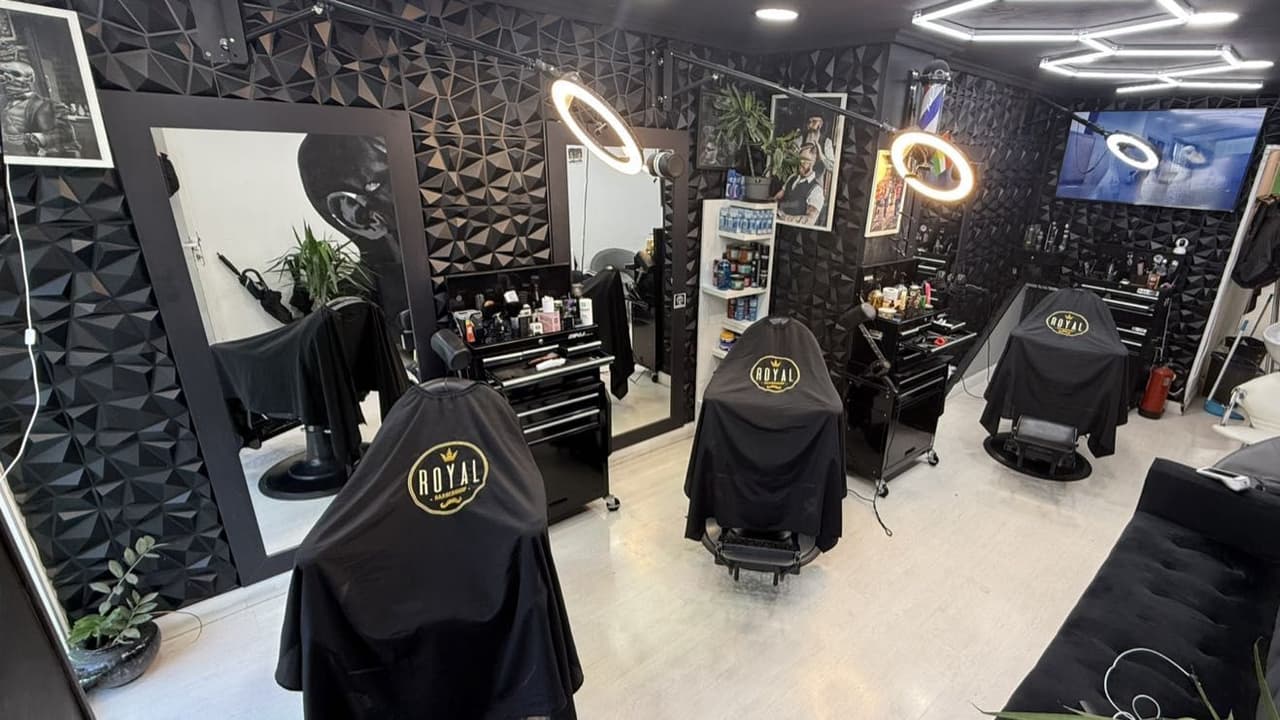 Royal barbershop — barbería en Donostia