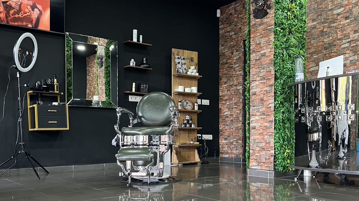 MODERN VINI ESTUDIO BARBERSHOP — barbería en Cáceres
