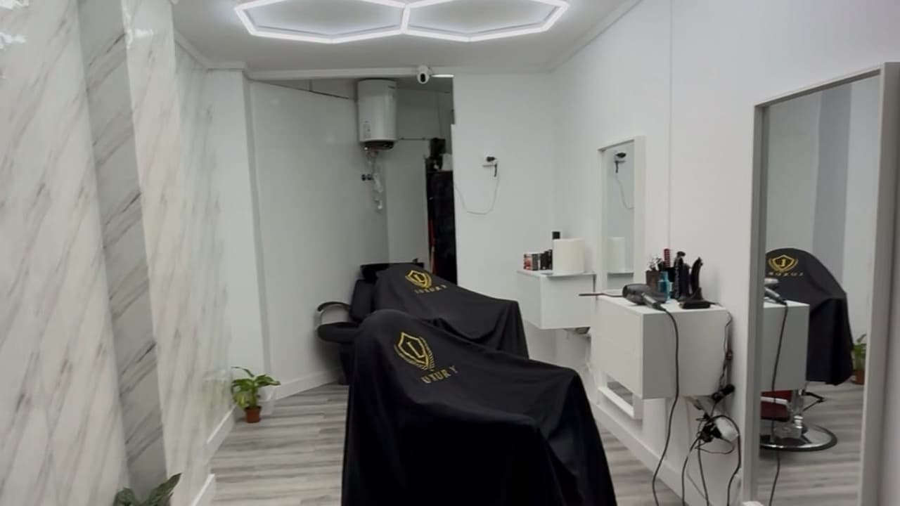 Luxury Plaza de España — barbería en Talavera de la Reina