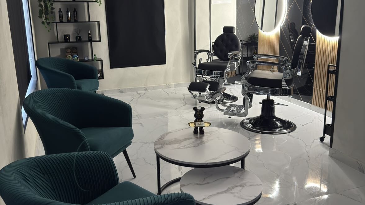 EleVarte by; Juanito Fuentes — barbería en Los Barrios