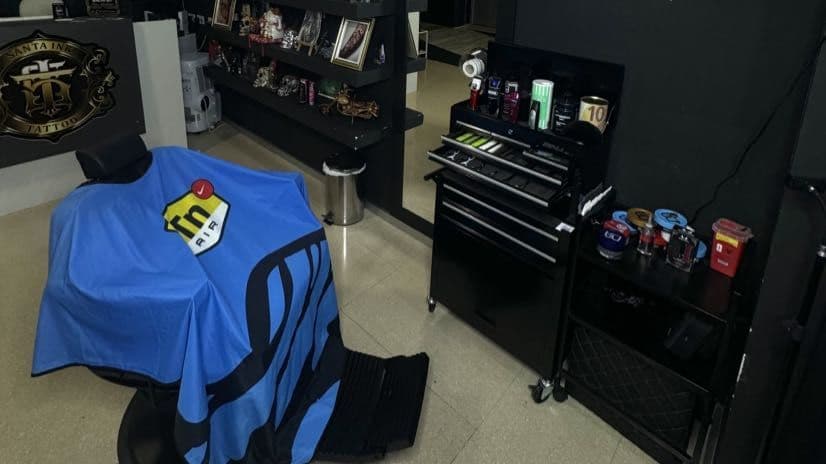 Cartel barbers — barbería en Castelló de la Plana