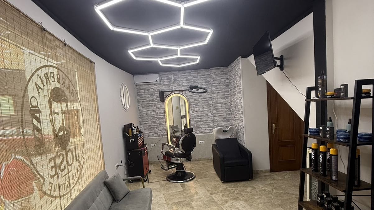 Barberia Jose Hair style — barbería en Coria del Río