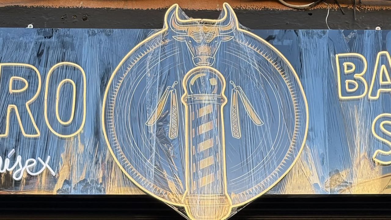 Retro barber Shop — barbería en València