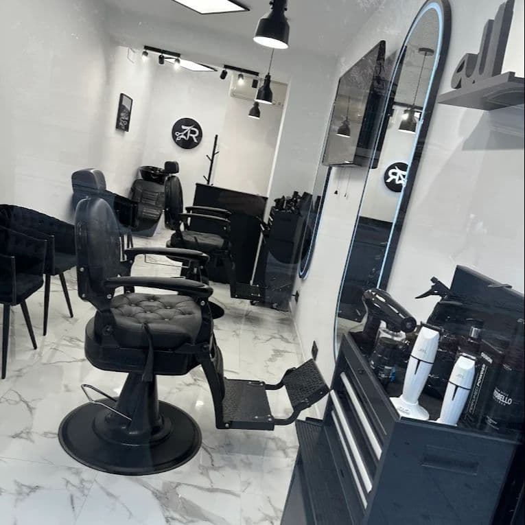 Peluquería&barberia Zr — barbería en Alcalá de Henares
