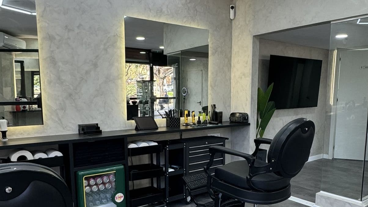 Nazca barbershop — barbería en Castelldefels