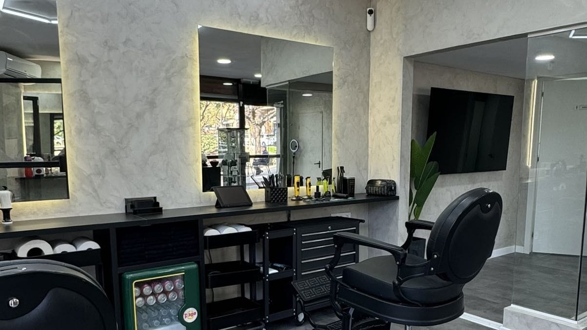 Nazca barbershop — barbería en Castelldefels