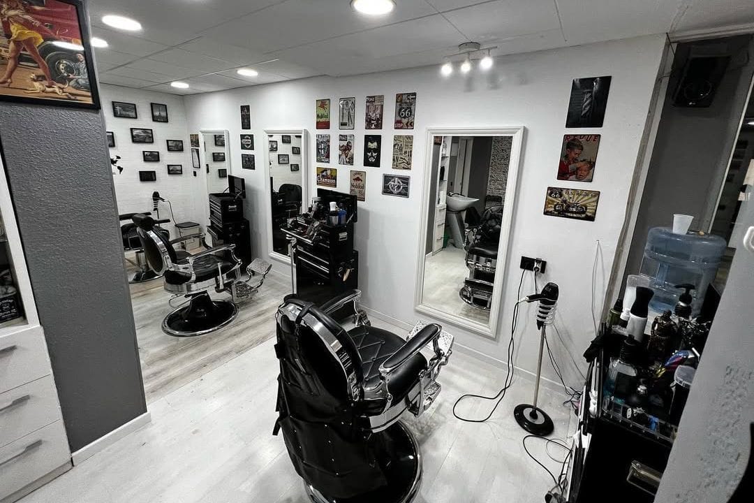 Barber shop olimpo 85 — barbería en Torrent