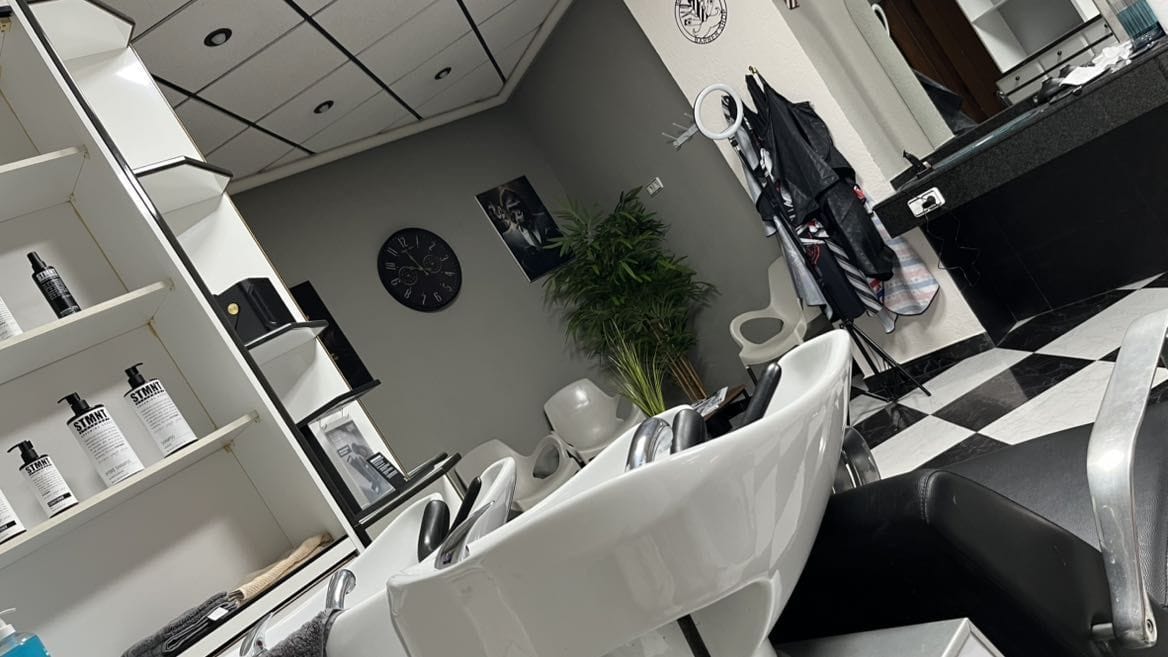 Brachoskybarber — barbería en Cullera