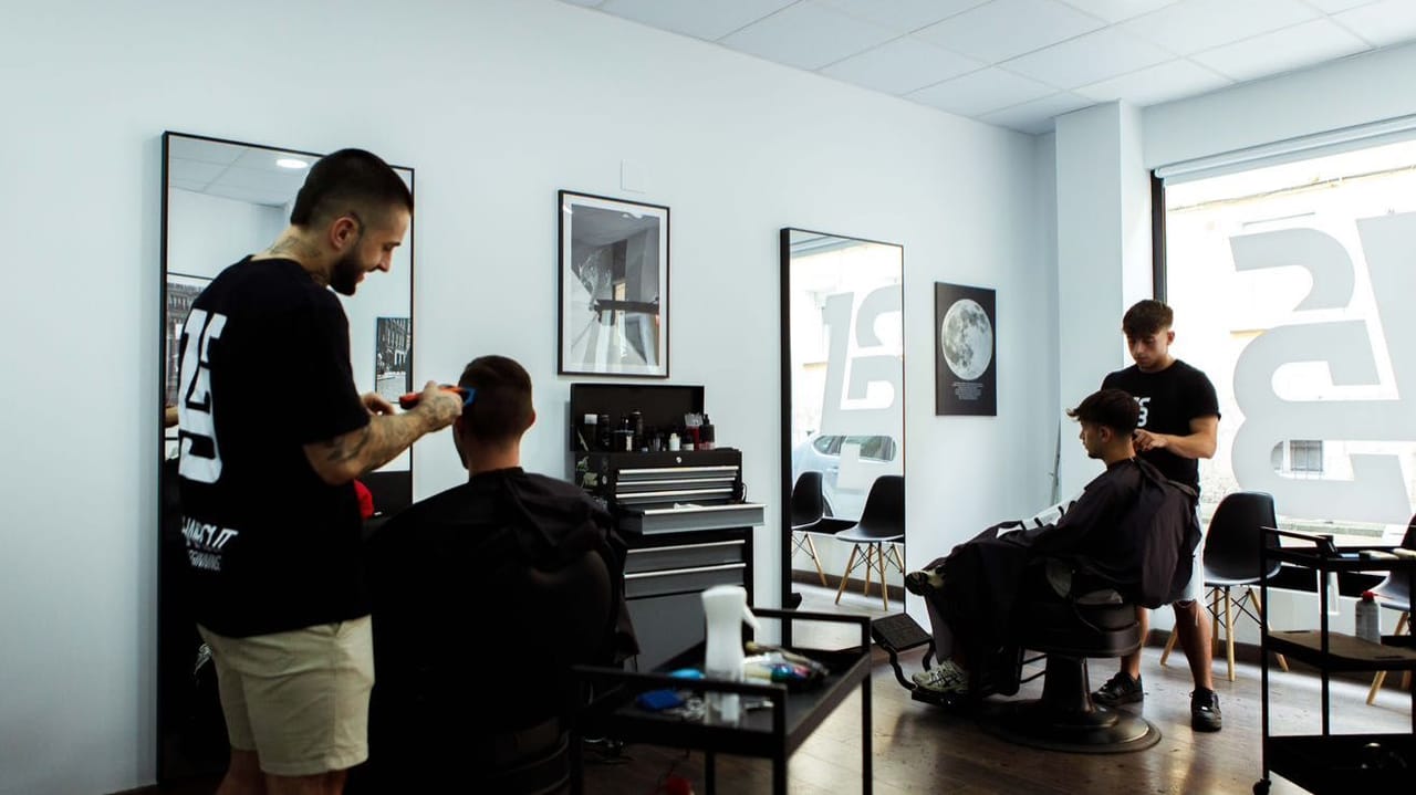 LOZA BARBER STUDIO — barbería en Santoña