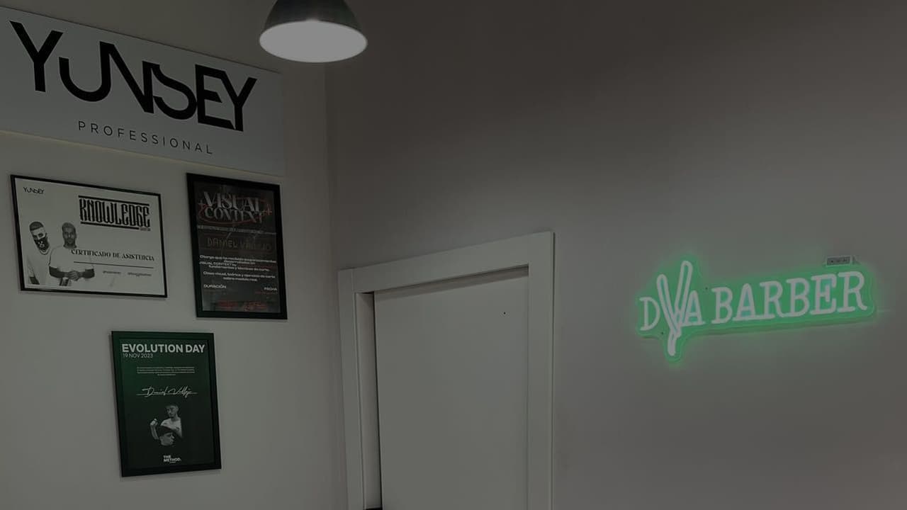 DVA BARBER — barbería en Ripollet