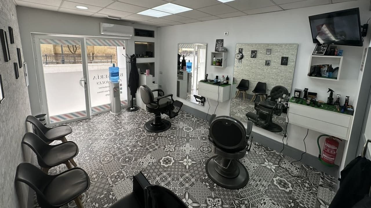 Barberia Paco Moles — barbería en Las Gabias