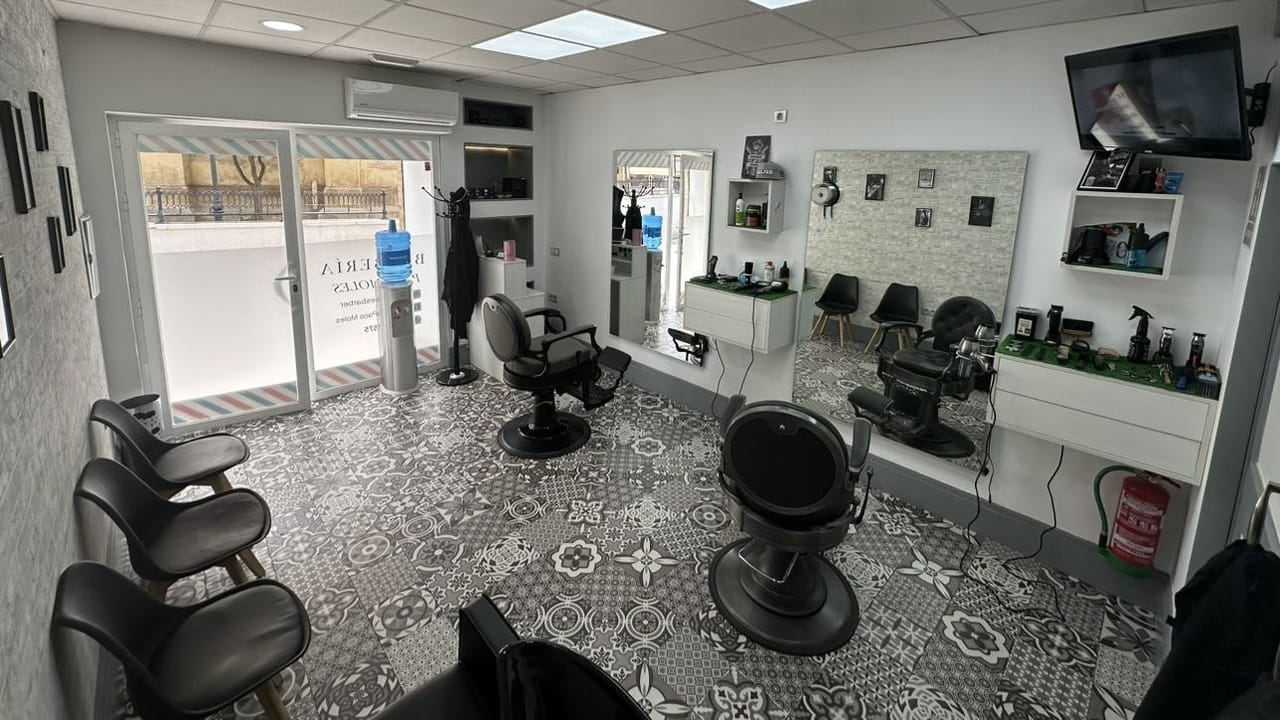 Barberia Paco Moles — barbería en Las Gabias
