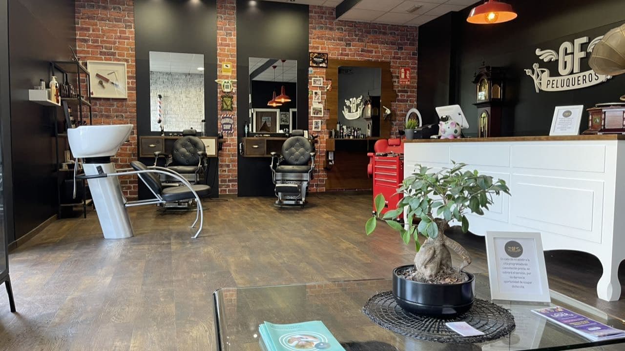 GF PELUQUEROS — barbería en Pontevedra