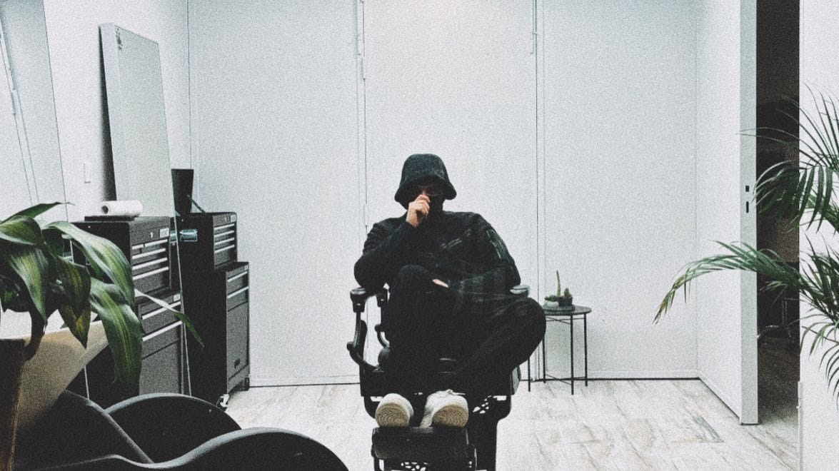 Peluqueria LeRouStudio — barbería en Tomares