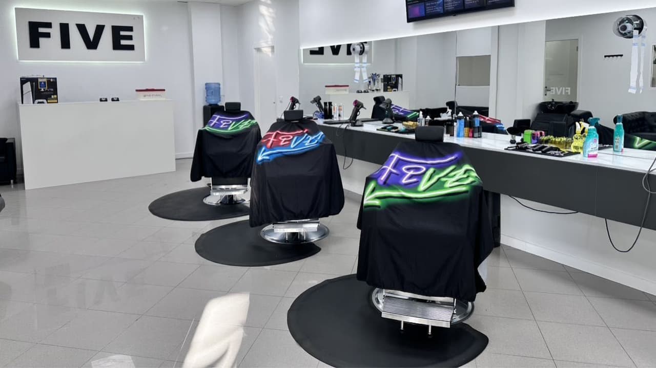 FIVE BARBER — barbería en Albox