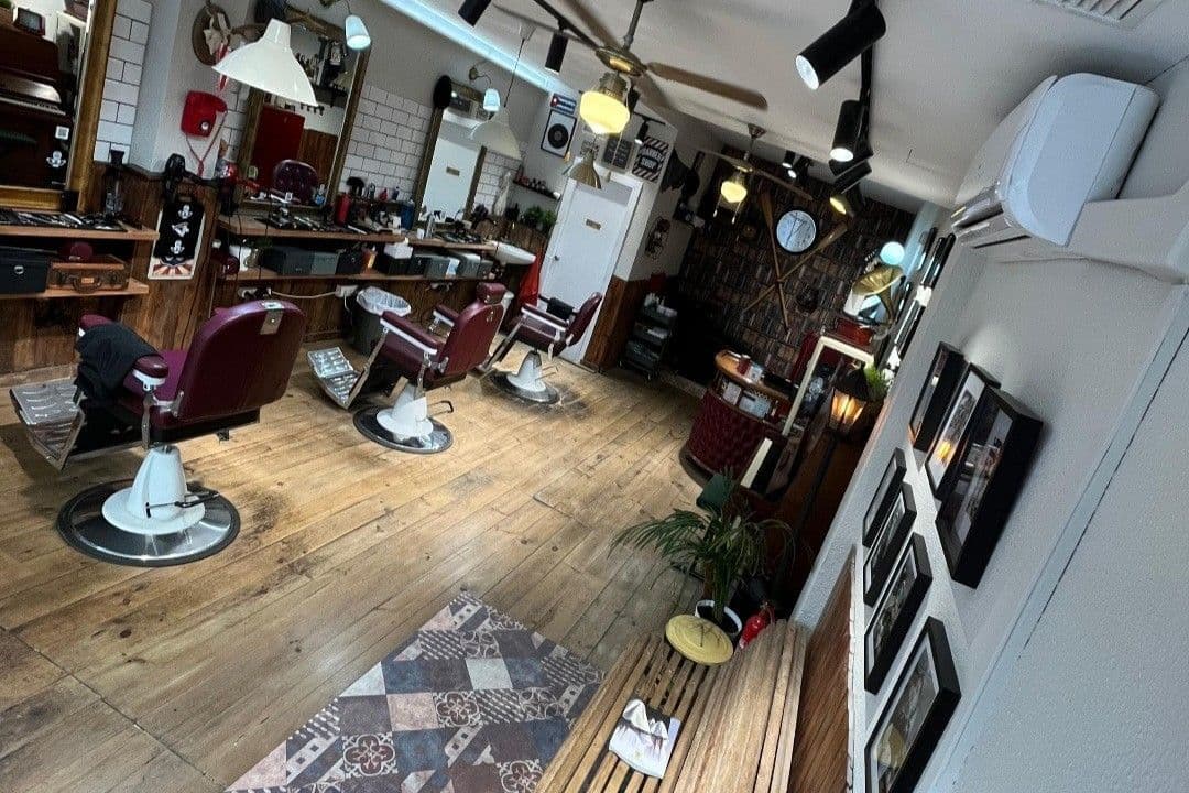 Barberia Los Canallas — barbería en Santa Eulària des Riu