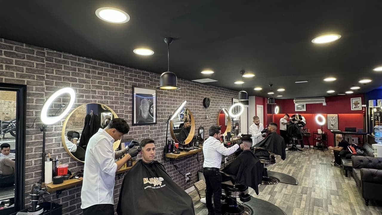 Bling Bling Barber Tattoo Shop — barbería en Tarragona