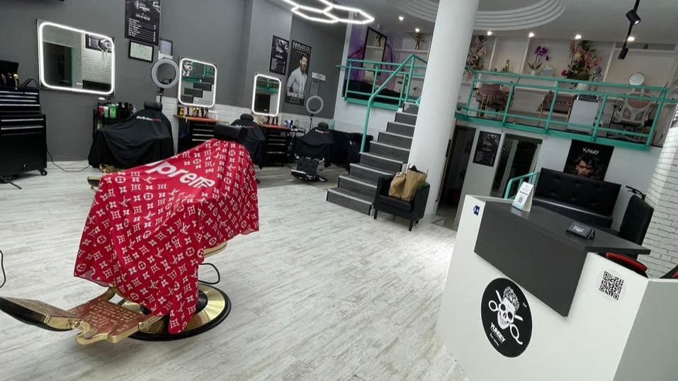 Supreme Cutz Barbershop & Nails — barbería en Majadahonda