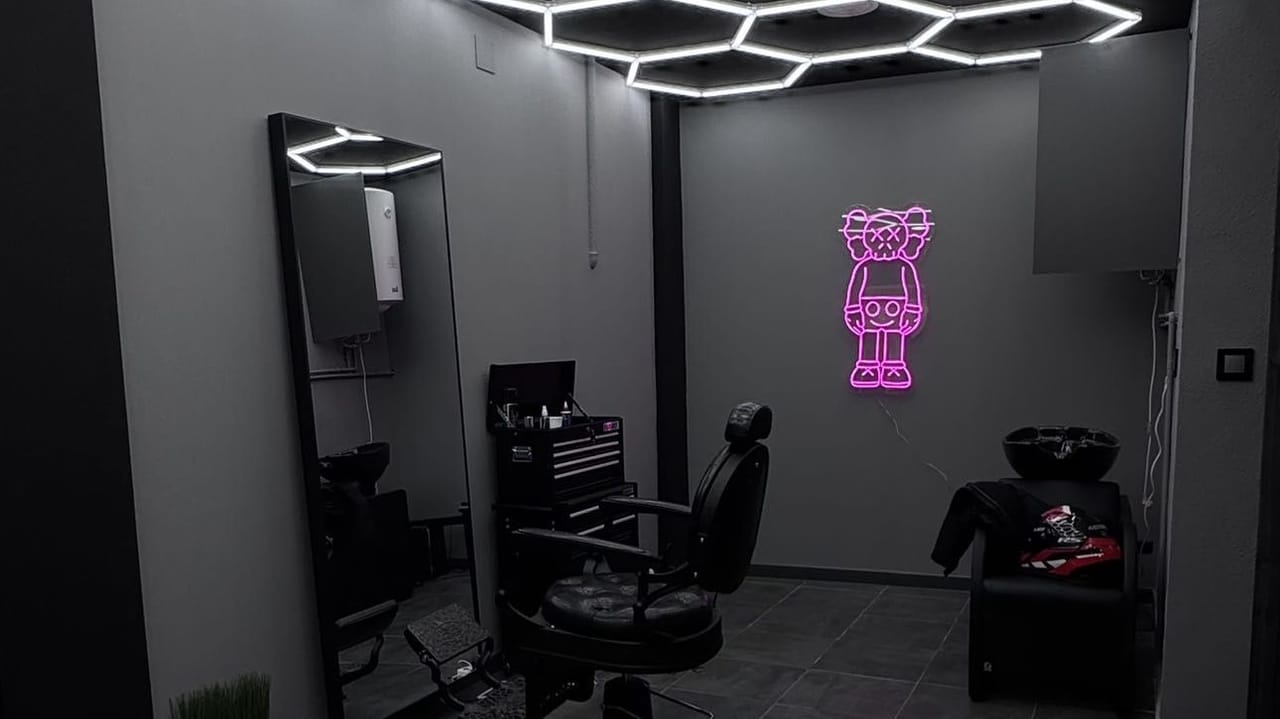 NANDO BARBER STUDIO — barbería en Sedaví