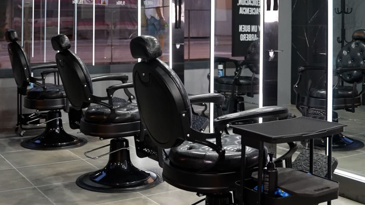 LESCOUT BARBER — barbería en Sabadell