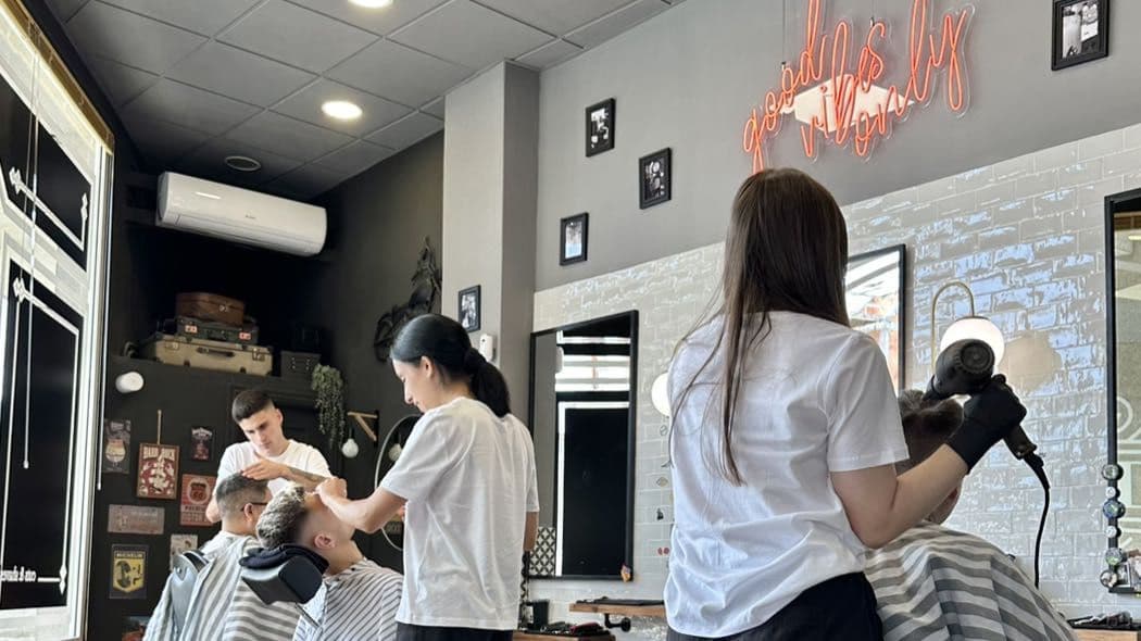 Barberia Almeida — barbería en Ourense