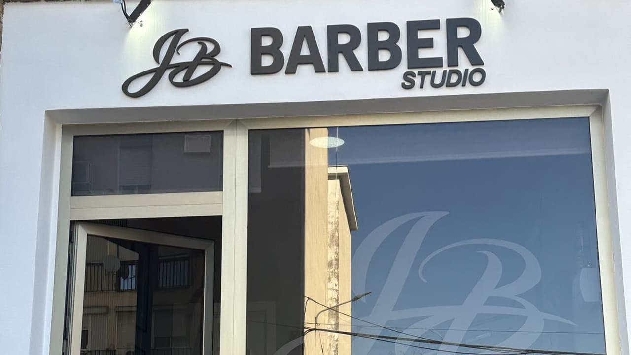 JB BARBER — barbería en Huelva