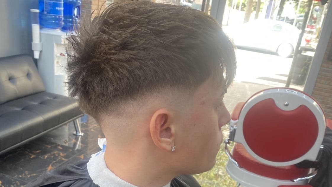 Barbero Latina — barbería en Canet de Mar