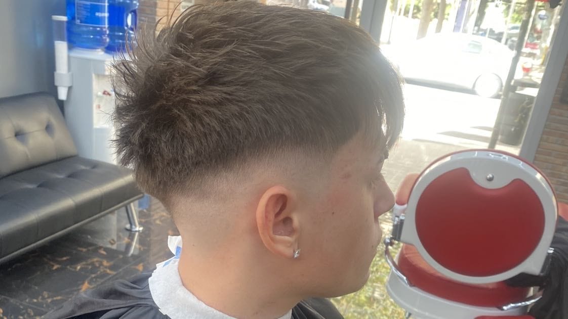 Barbero Latina — barbería en Canet de Mar