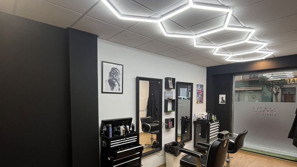 Naim Barber Shop — barbería en Ejea de los Caballeros