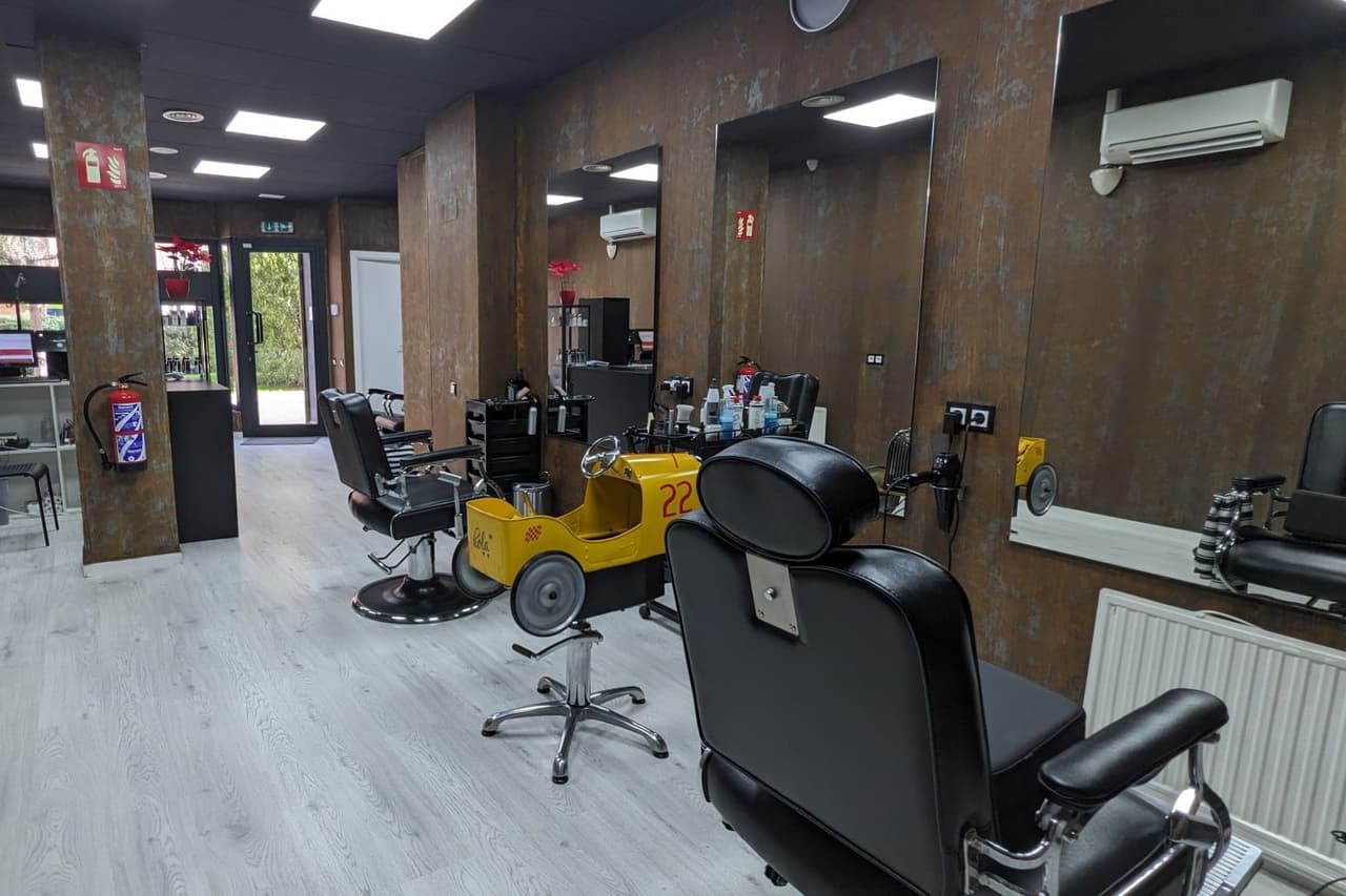 Homme Barberia Descubridores 15 — barbería en Tres Cantos