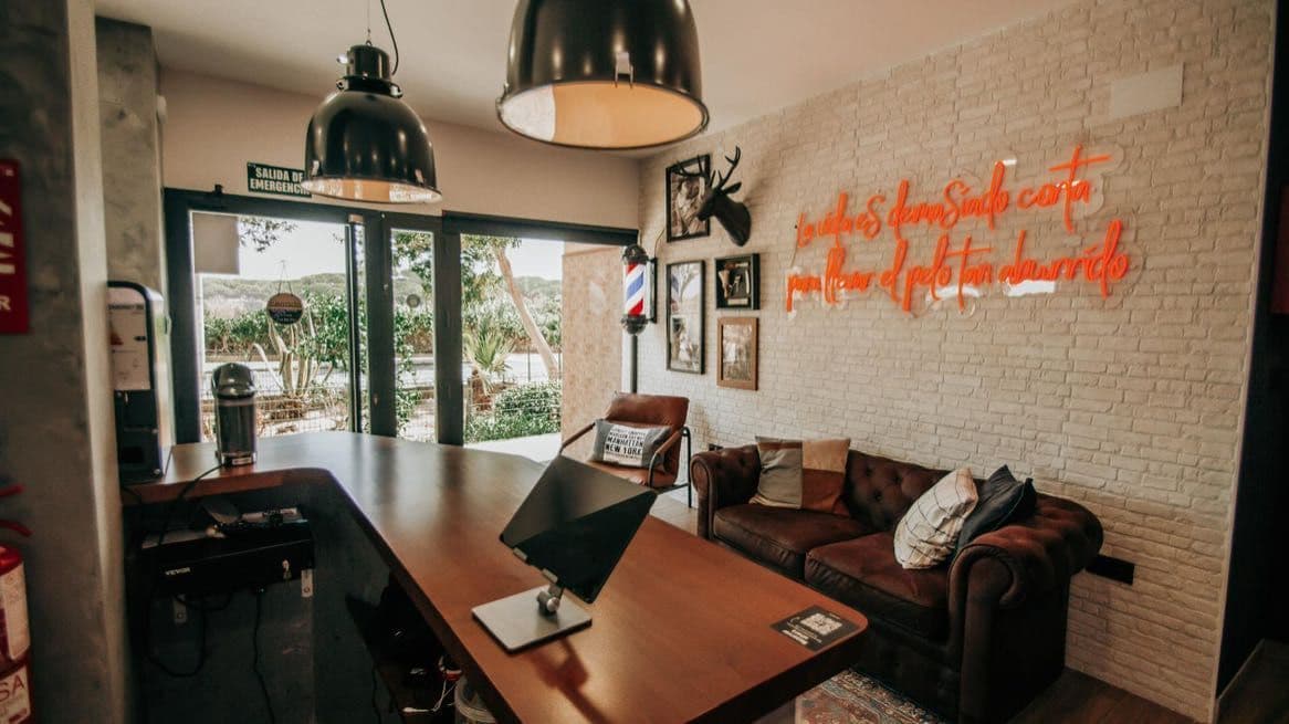 LA BARBERÍA DE CURRO — barbería en Sanlúcar de Barrameda